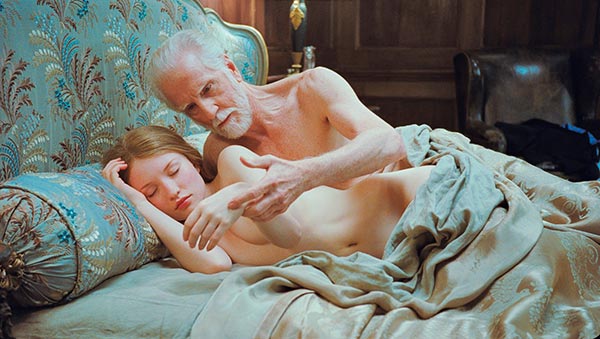 Emily Browning desnuda en Sleeping Beauty