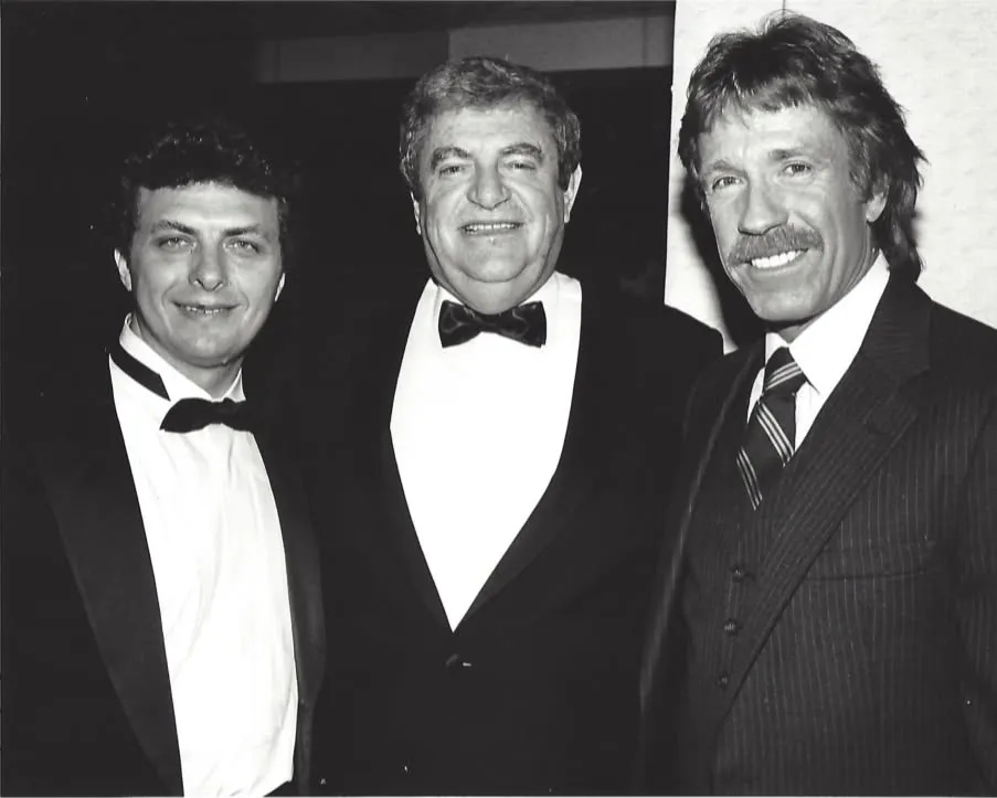 Chuck Norris y los hermanos Golam